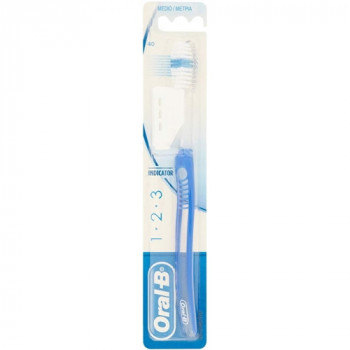 ORAL-B SPAZZOLINO MEDIO/40 CON CAPPUCCIO 1 PZ