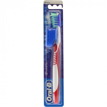 ORAL-B SPAZZOLINO 3D WHITE MEDIO/40 SBIANCA E RINFRESCA 1 PZ